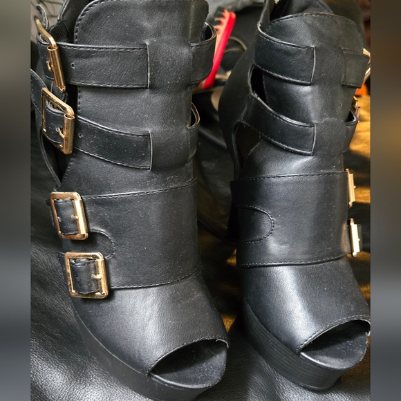 Body Central Black Platform Heels with Gold Buckles sz7.5 - Picture 4 of 8